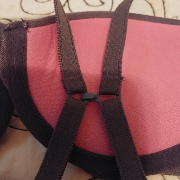 Grey VS PINK t-shirt bra - Picture 3 of 3